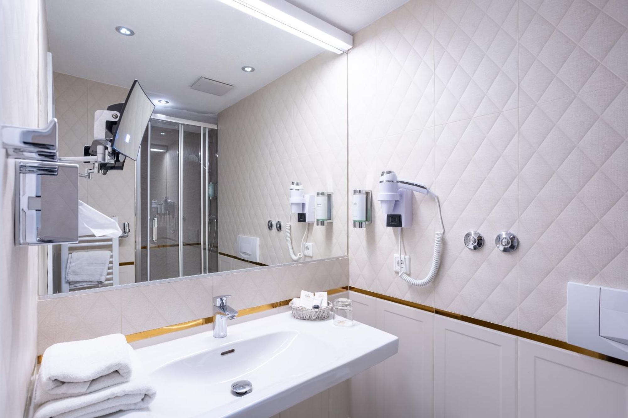 Burghotel Staufenberg Staufenberg  Екстер'єр фото
