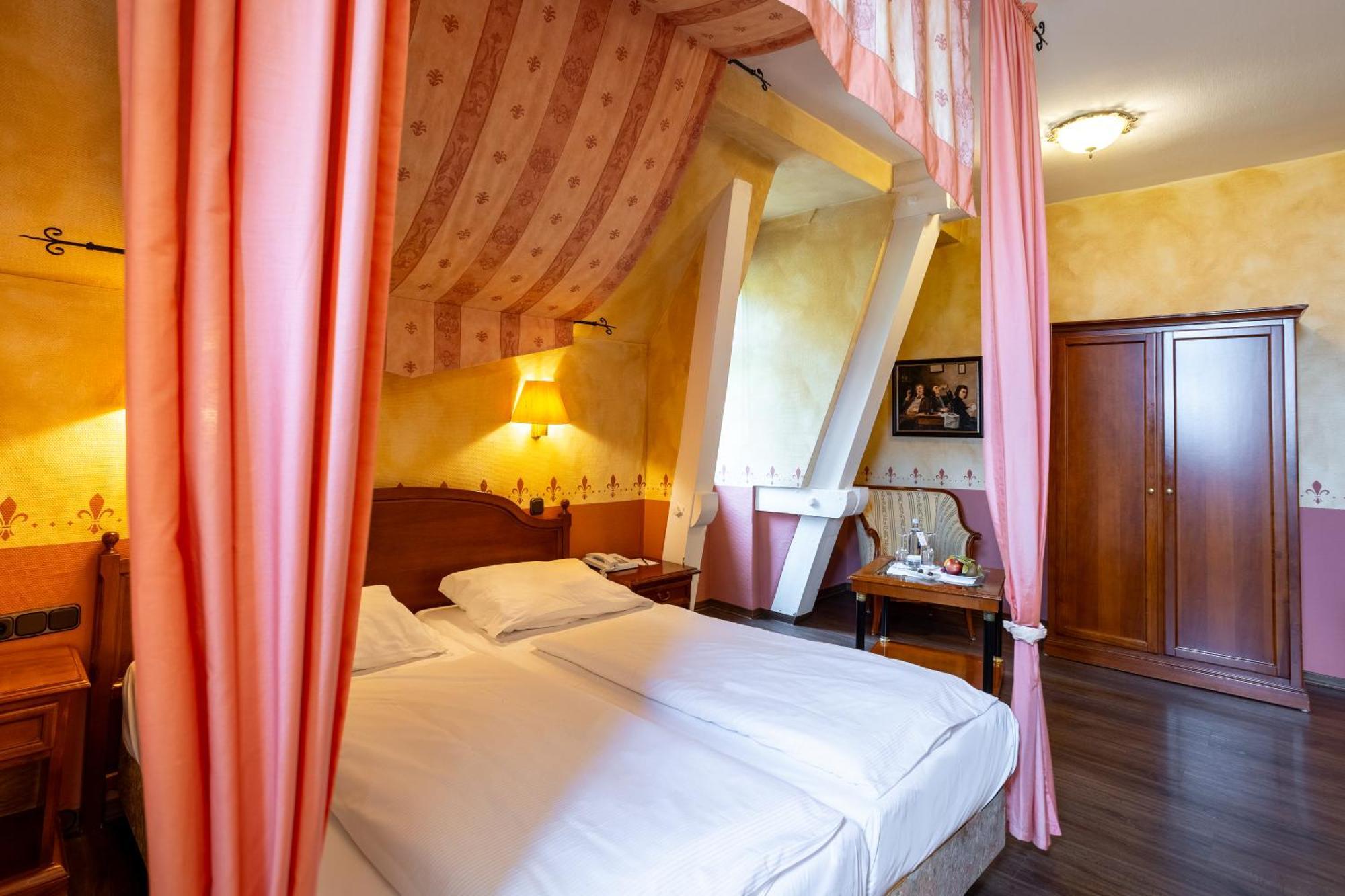 Burghotel Staufenberg Staufenberg  Екстер'єр фото